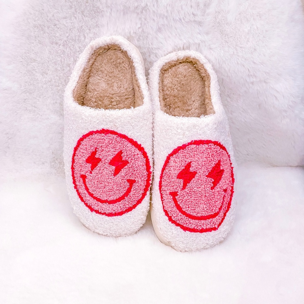 Pink and white smiley slippers NWT🤩